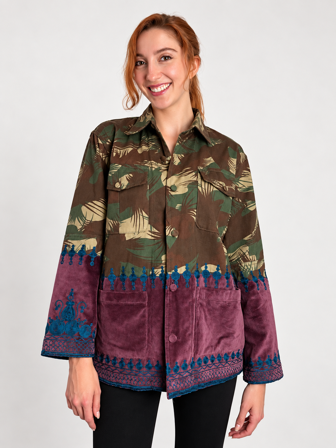 Tún Jacket in Onion velvet with blue embroidery, side view
