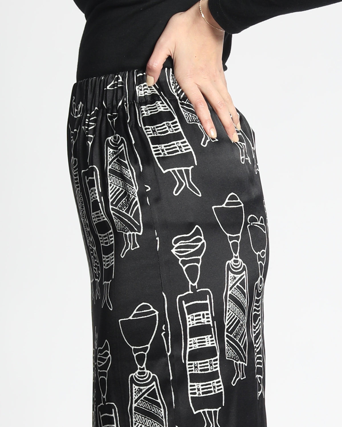 Market ladies print on black backgound skirt