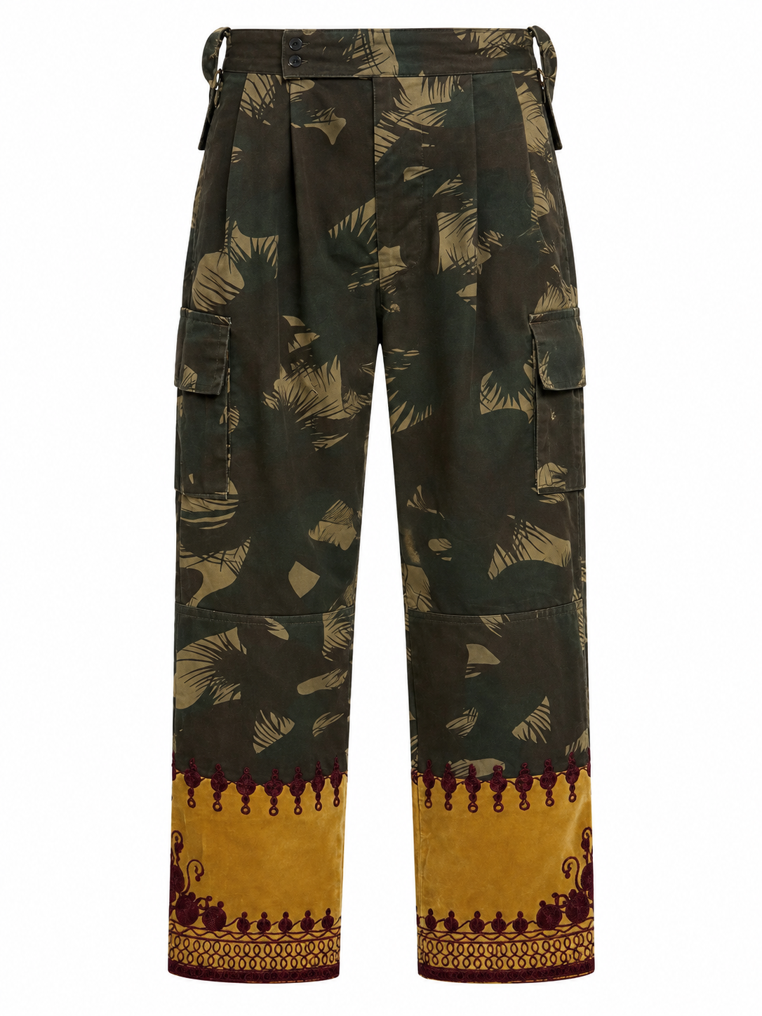 Tún Cargo Pants in Black and gold, back modeled view