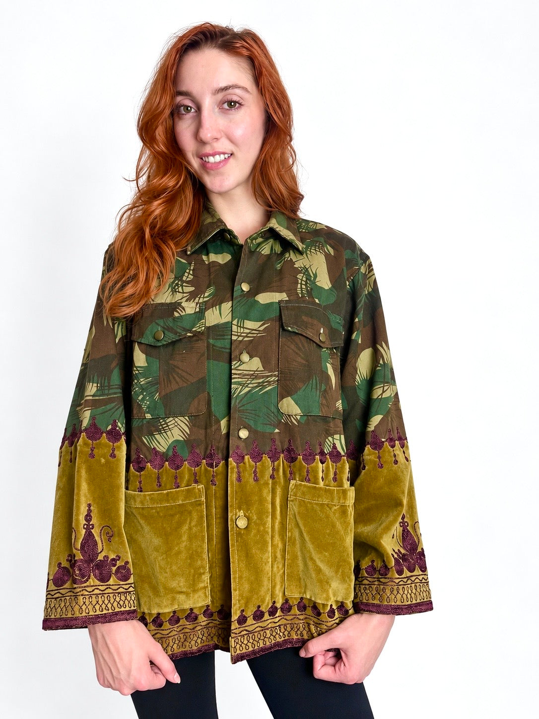 Tún Jacket in Yellow Gold velvet with burgundy embroidery, side view