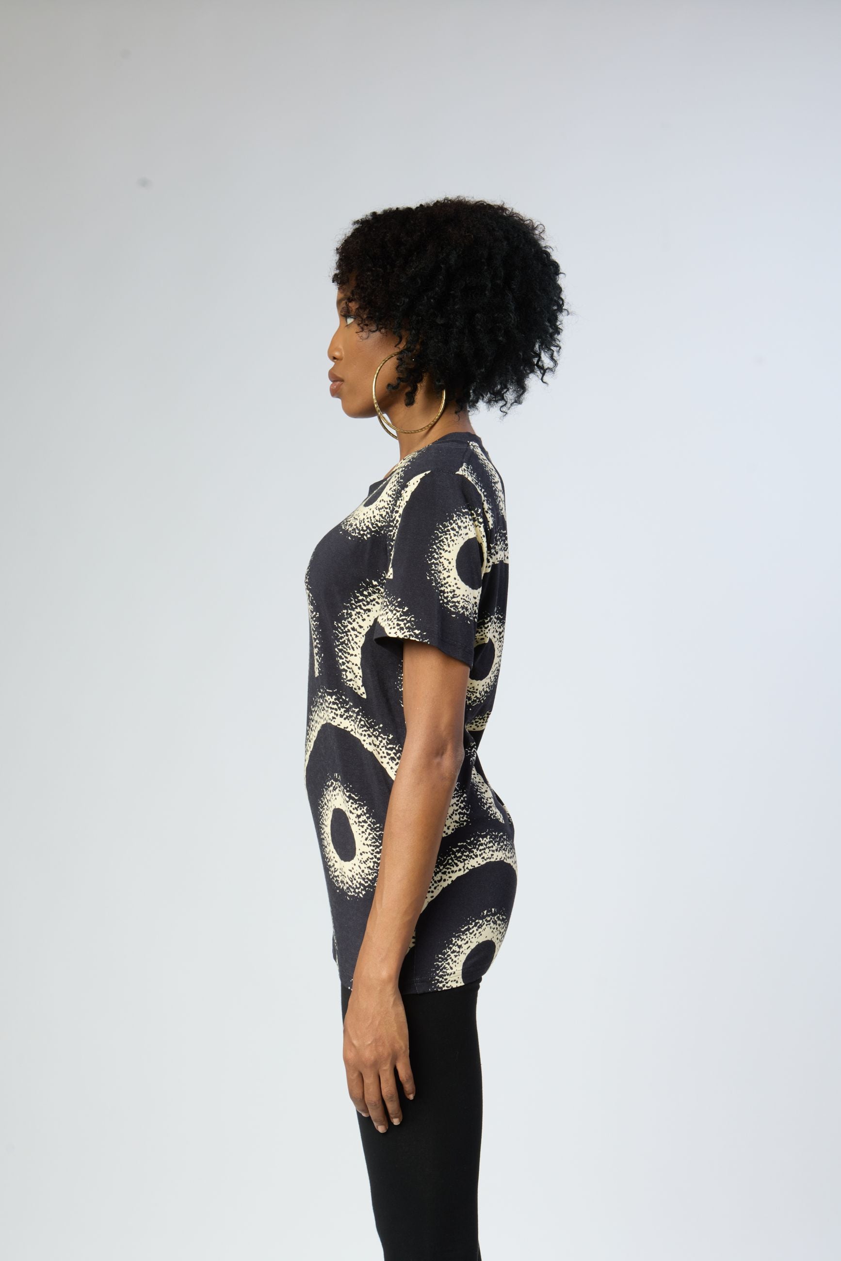 model wearing fitted sustainable T-shirt