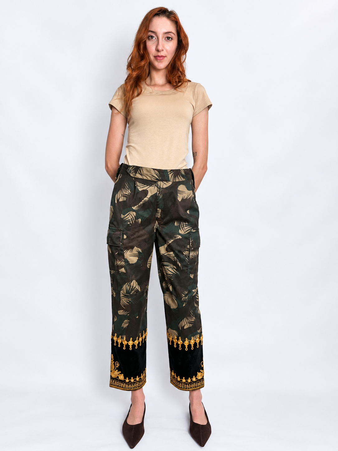 Tún Cargo Pants with embroidered velvet hem, detail