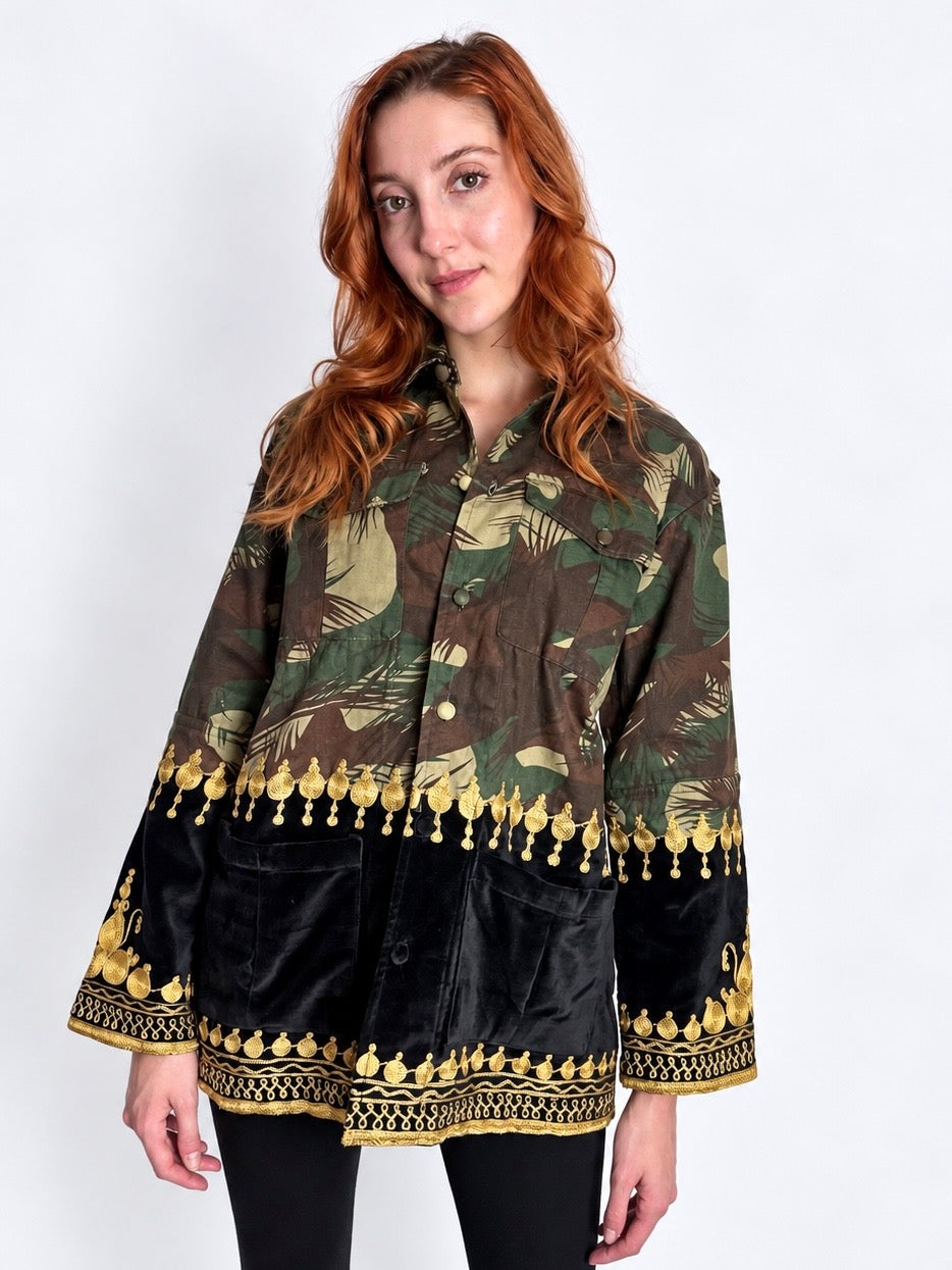 Tún Jacket in Black velvet with gold embroidery, front view