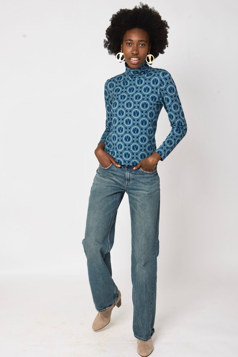 Print fitted denim turtleneck