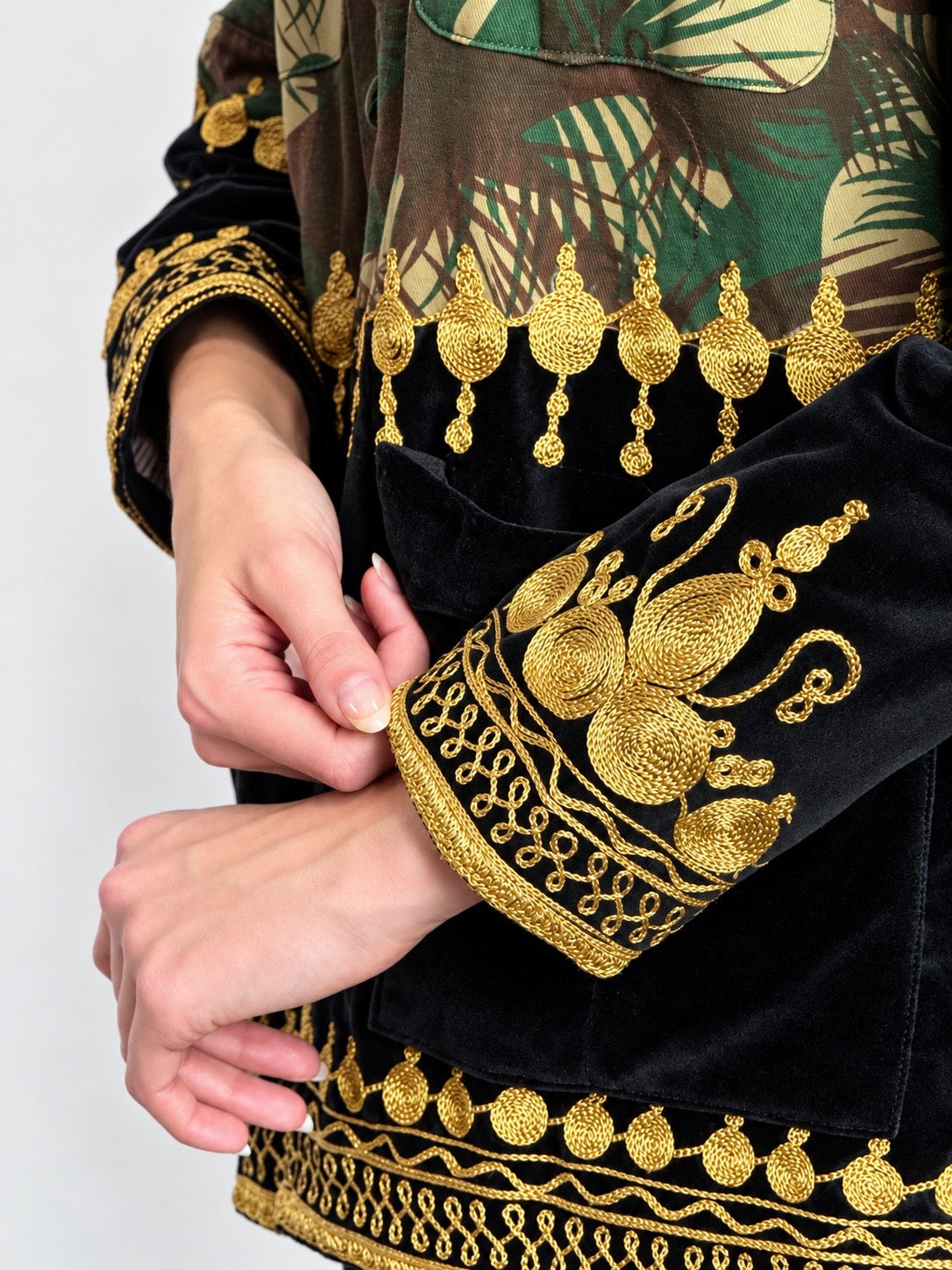 Tún Jacket Black velvet and gold embroidery sleeve detail