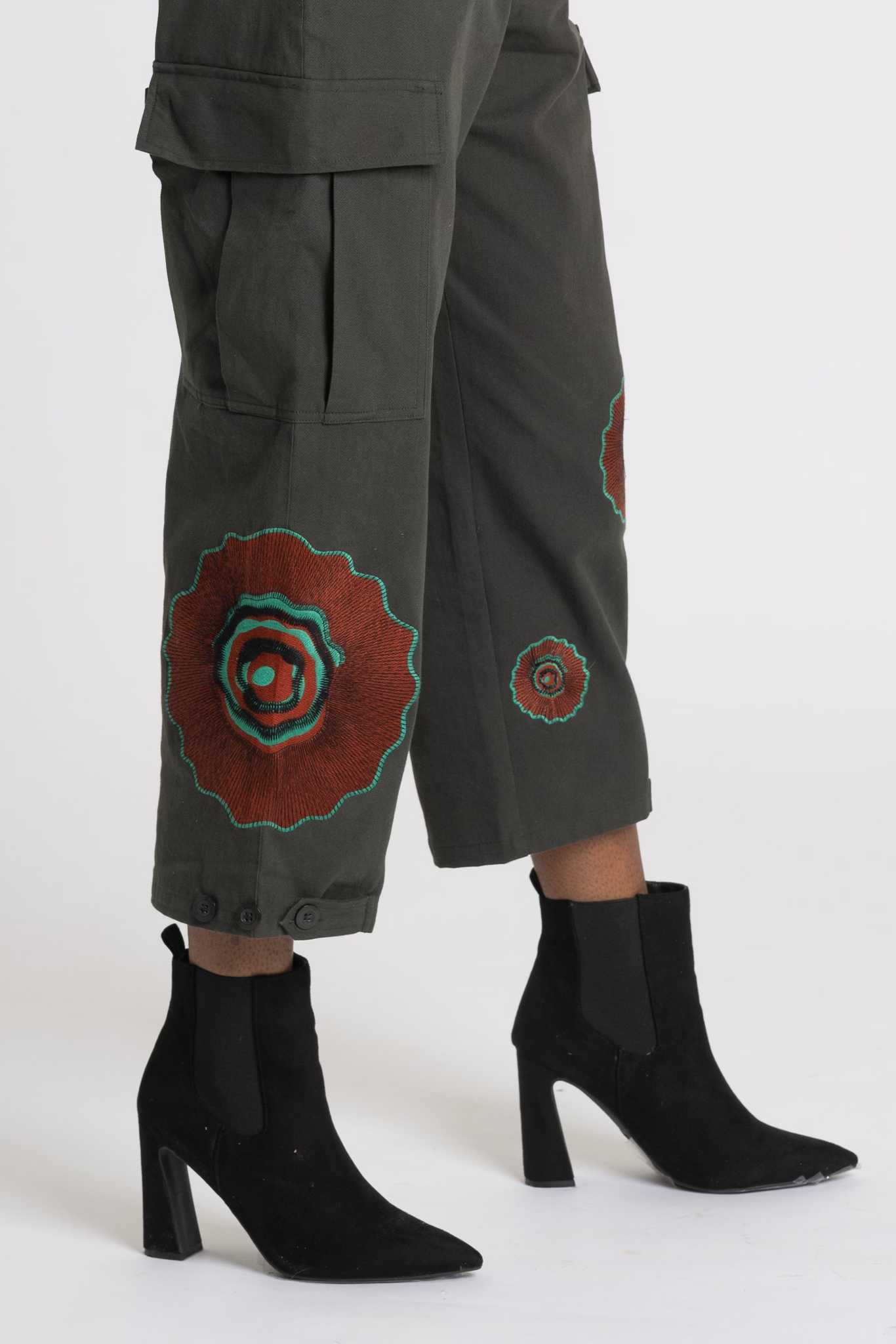 lola-faturoti-loves-pants-green-cargo-red-comet-side-closeup